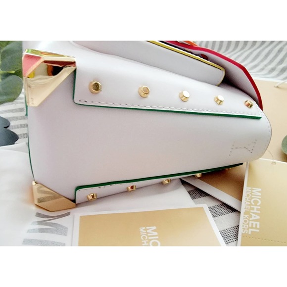 Michael Kors Manhattan Satchel - Picture 5 of 13